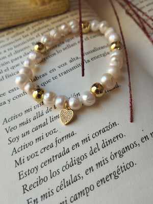 Pulsera Enchapada en Oro Esferas y Perlas con Corazón